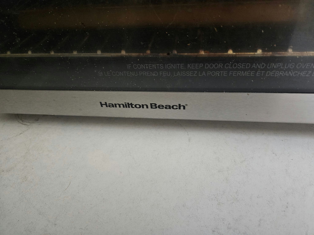 Hamilton Beach toaster oven with baking tray - image 3 of 6