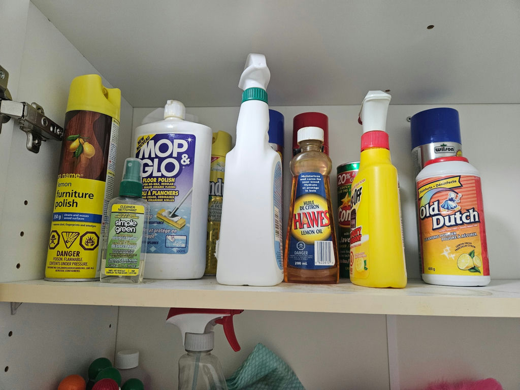 Various cleaning supplies - image 2 of 5