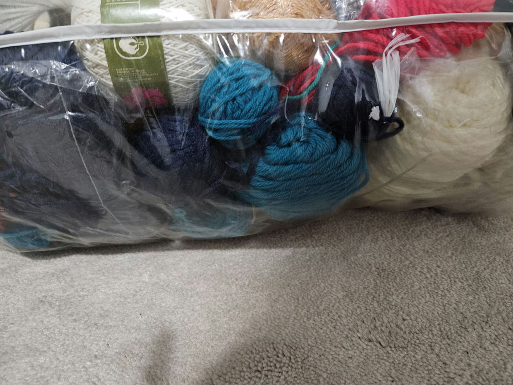 Assorted yarn and knitting supplies - image 7 of 7