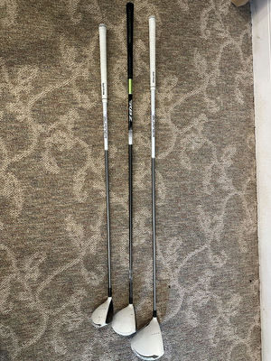 Golf clubs set of 3 (drivers and hybrids) - Image 1 of 6