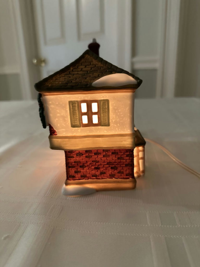 Dickens Village Scrooge & Marley Counting House - image 8 of 10