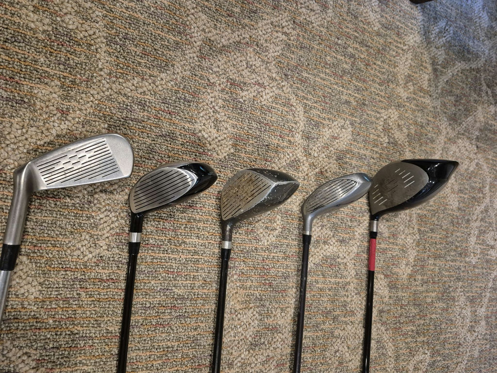 Golf clubs set with woods and irons - image 3 of 6