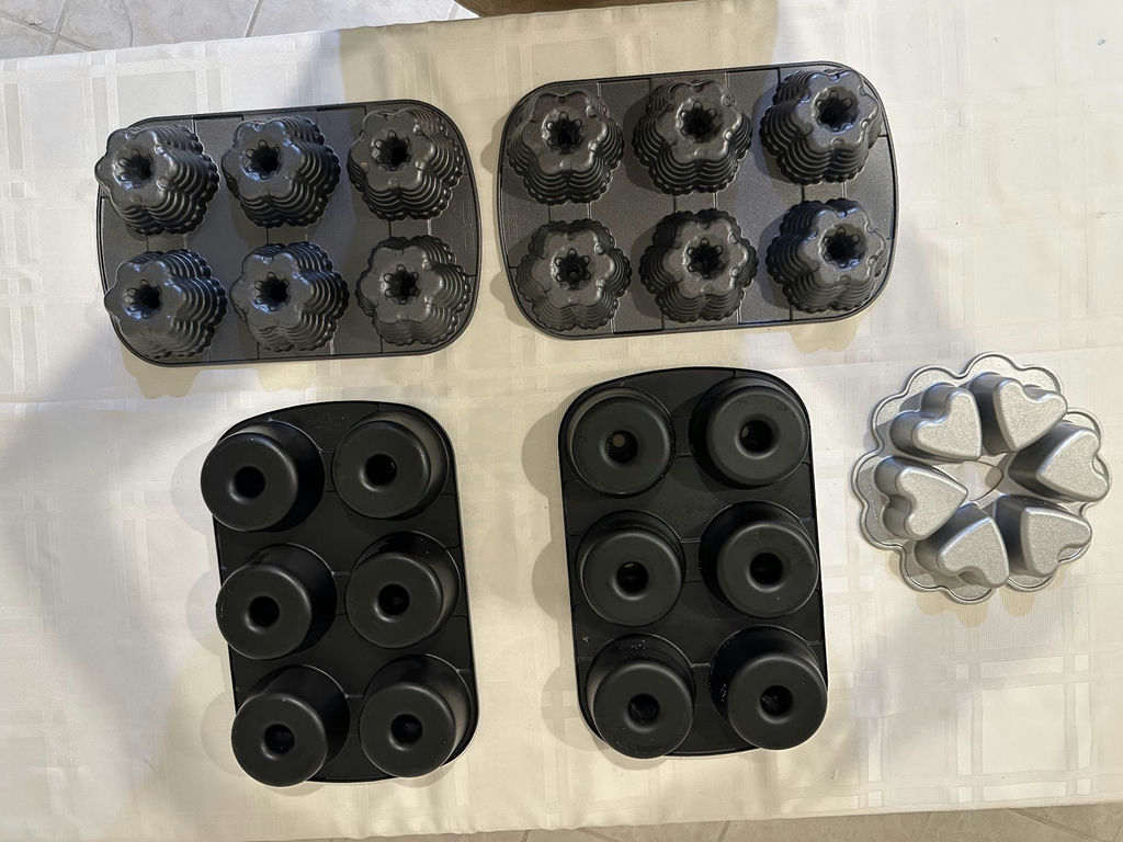 Assorted baking pans and molds (flower, heart, and round mini-bundt shapes) - image 1 of 5