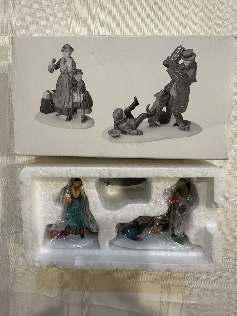 Heritage Village Collection: Don't Drop the Presents! (2) and A Christmas Carol Morning (3) with additional figures - image 9 of 11