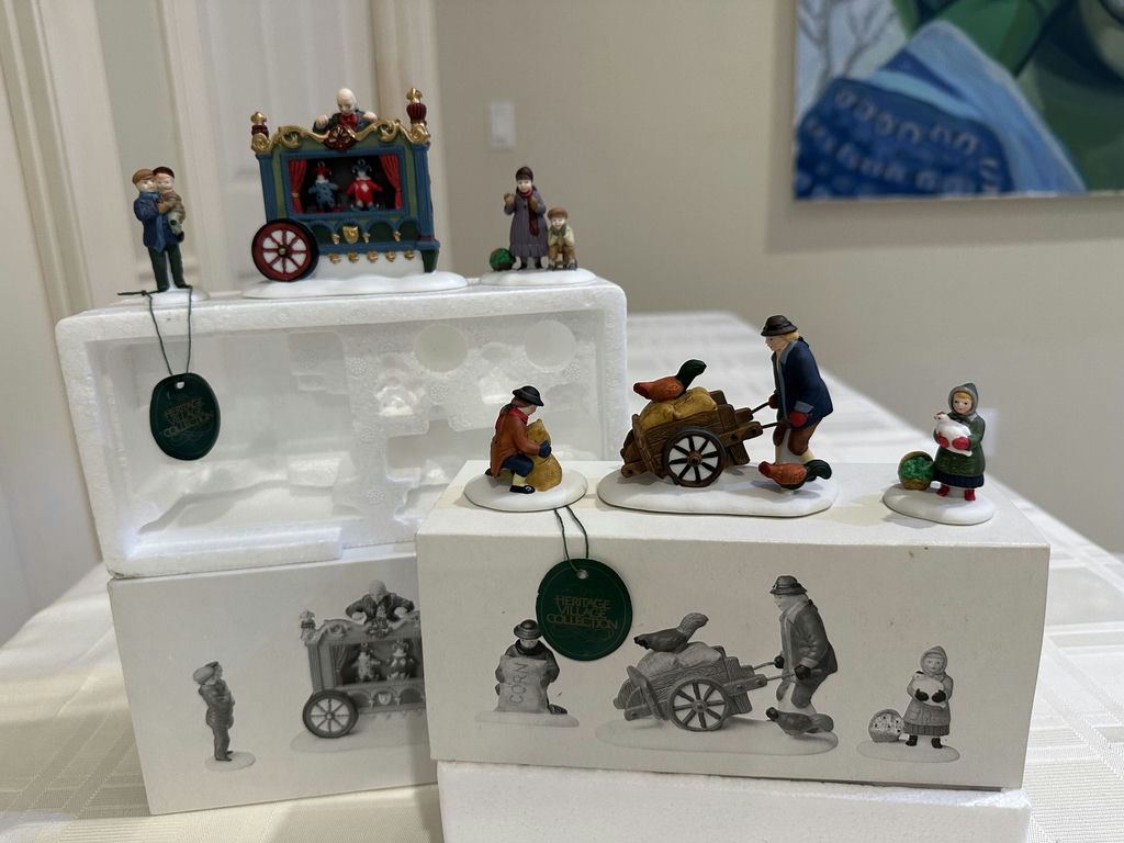 Heritage Village Collection Miniature Figurine Set with Cart and Theater Wagon - image 6 of 10