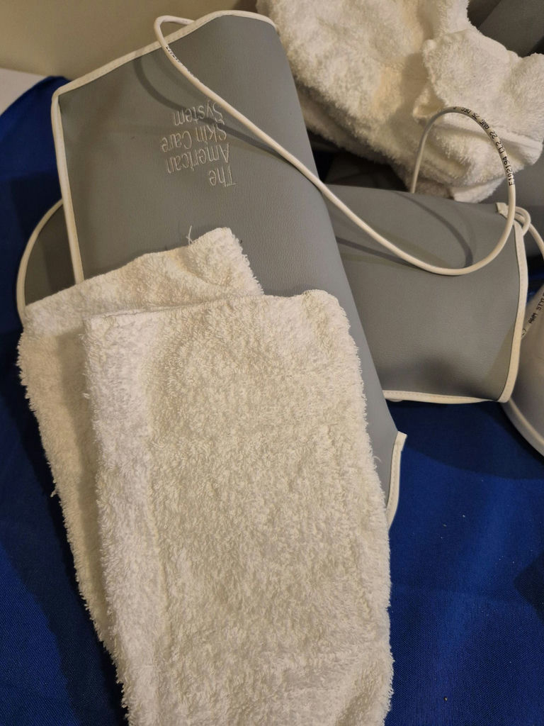 Pedicure and Body Care Equipment with Waxing Supplies - image 4 of 7