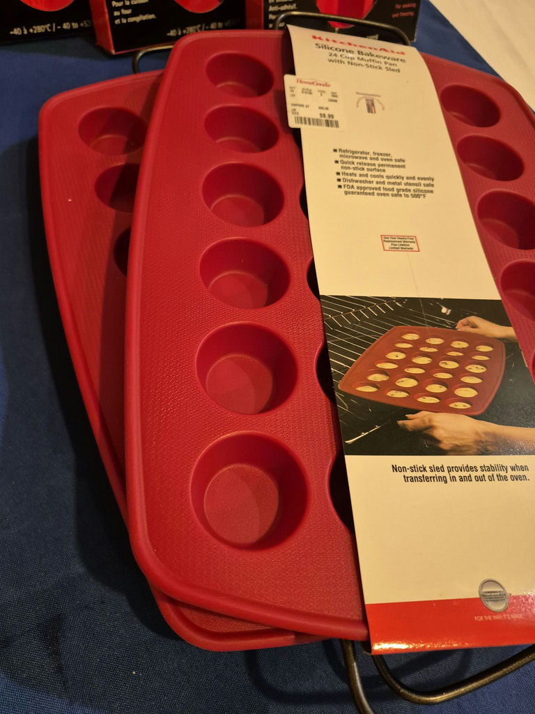 Assorted Silicone Baking Molds and Muffin Pans - image 5 of 8