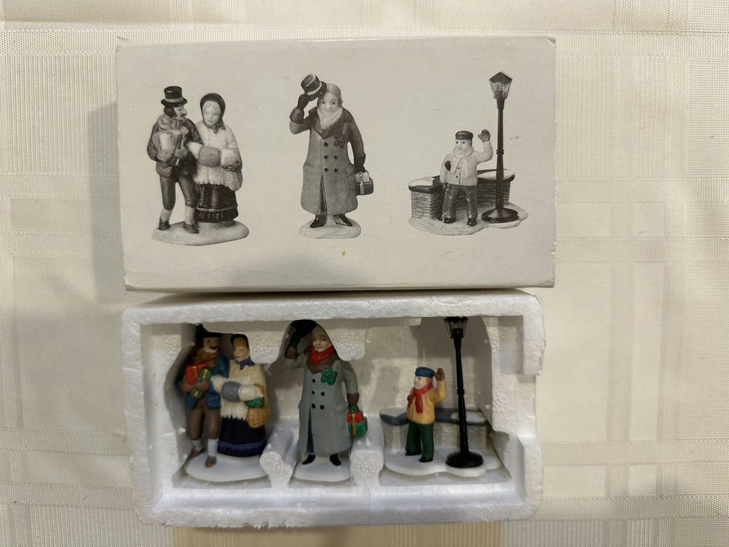 Heritage Village Collection: Don't Drop the Presents! (2) and A Christmas Carol Morning (3) with additional figures - image 7 of 11