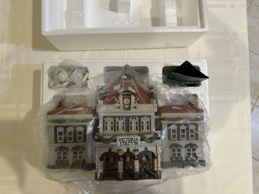 Dickens Village- Victoria Station -  - image 2 of 7