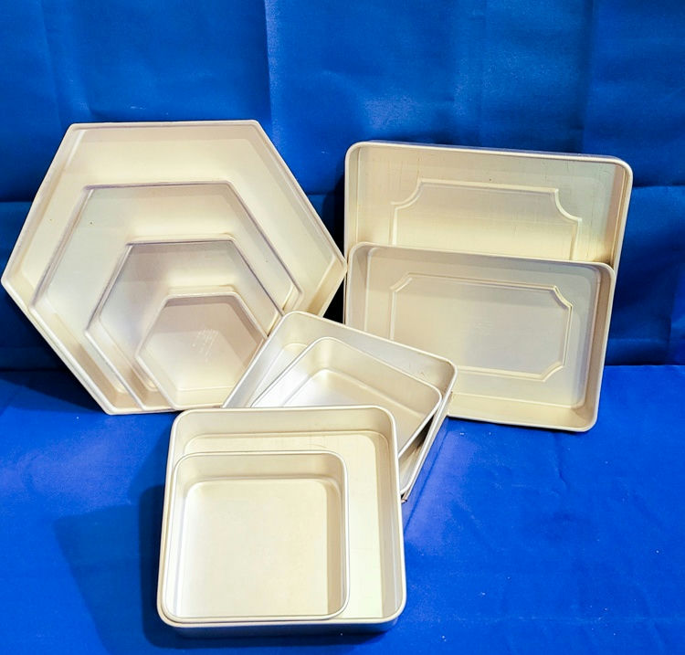 Aluminum Bakeware - image 2 of 4