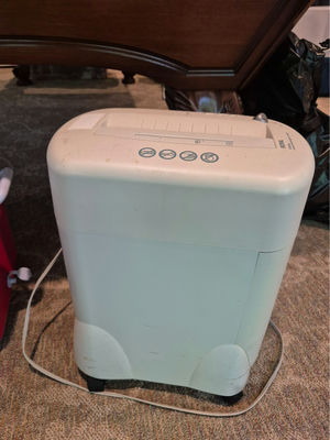 Royal VF012MX Crosscut Paper and Media Shredder - Image 1 of 2