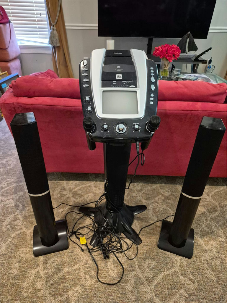 Karaoke machine with two floor-standing speakers - image 1 of 5