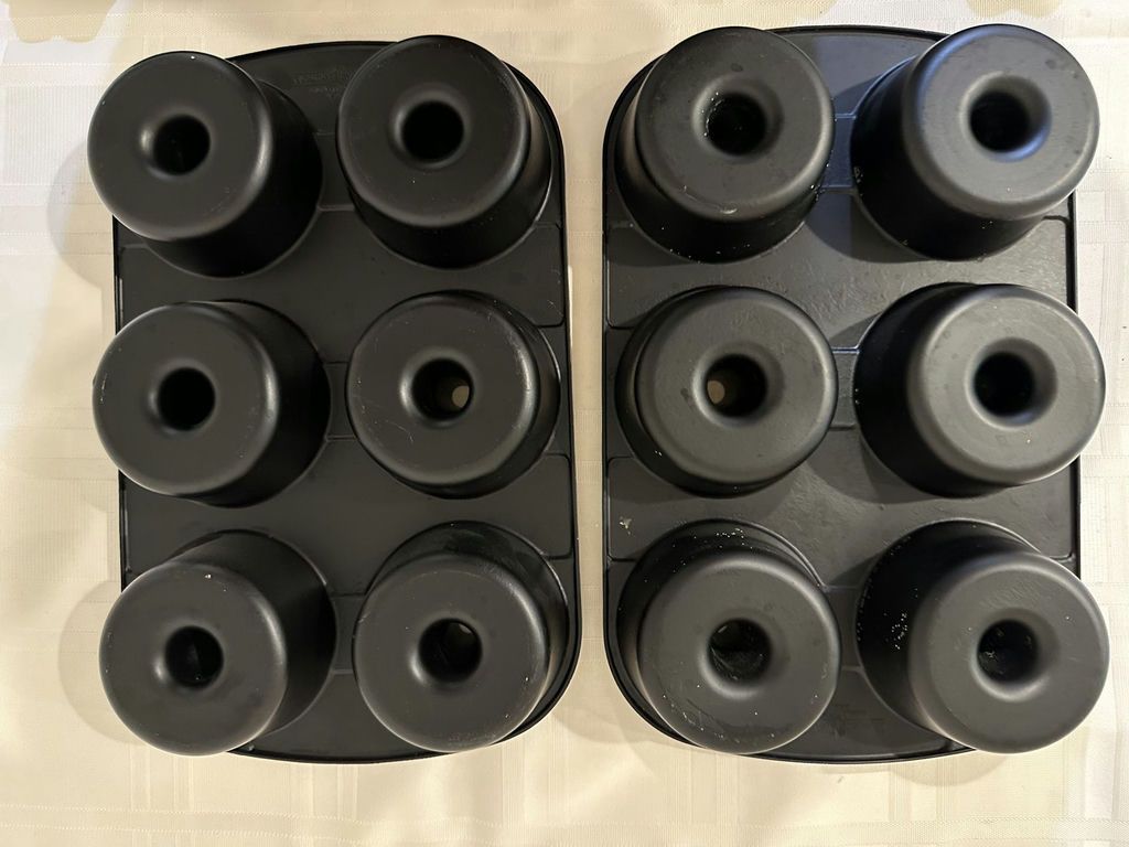 Assorted baking pans and molds (flower, heart, and round mini-bundt shapes) - image 4 of 5