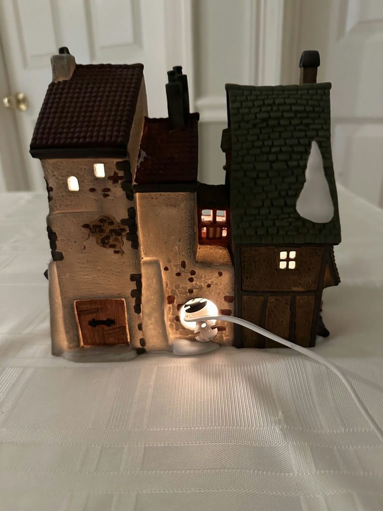 Dickens' Village Series: Fagin's Hide-A-Way - image 8 of 9