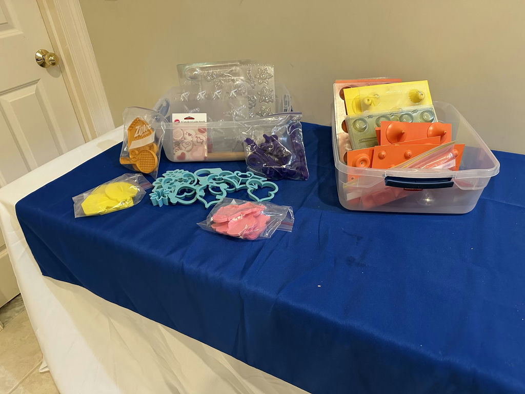 Assorted Baking Molds and Cookie Cutters - image 5 of 5