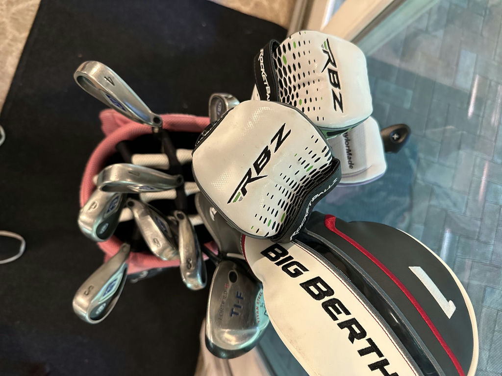 Pink Golf Bag with Clubs - image 3 of 5
