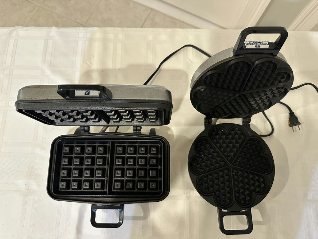 Vitantonio Electric waffle irons: rectangular and round four-leaf-clover - image 6 of 8
