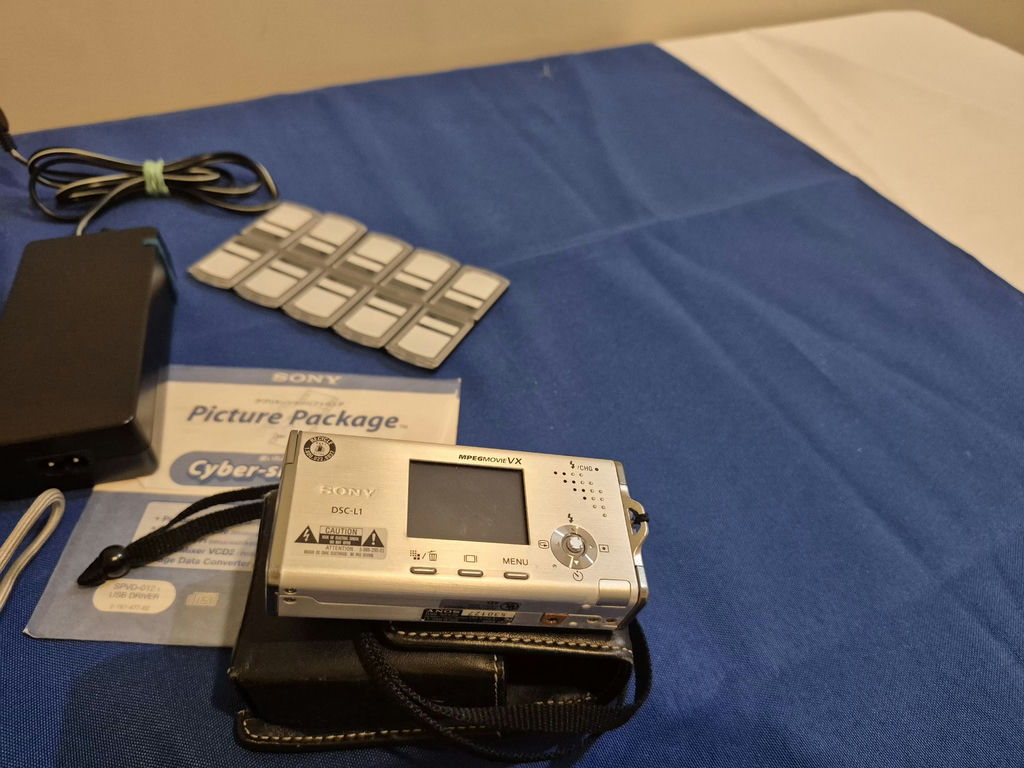 Sony Cyber-shot Digital Cameras with Accessories and Camera Bag - image 5 of 7