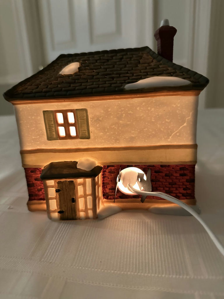 Dickens Village Scrooge & Marley Counting House - image 9 of 10