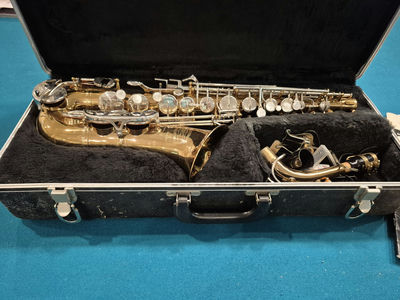 Selmer Alto Saxophone with Case and Instruction Books - Image 1 of 3