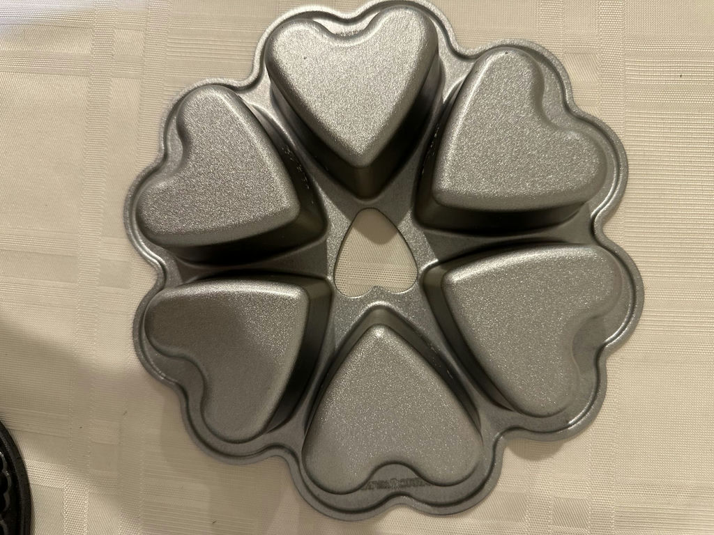 Assorted baking pans and molds (flower, heart, and round mini-bundt shapes) - image 3 of 5