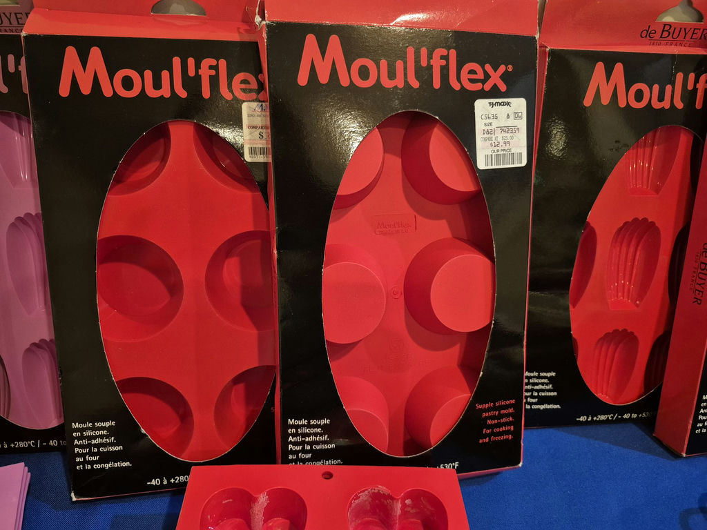 Assorted Silicone Baking Molds and Muffin Pans - image 7 of 8