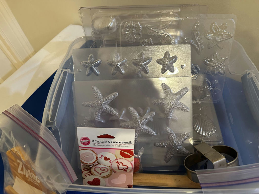 Assorted Baking Molds and Cookie Cutters - image 4 of 5