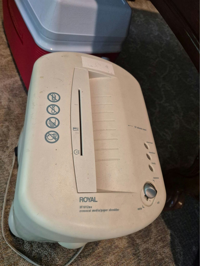 Royal VF012MX Crosscut Paper and Media Shredder - image 2 of 2