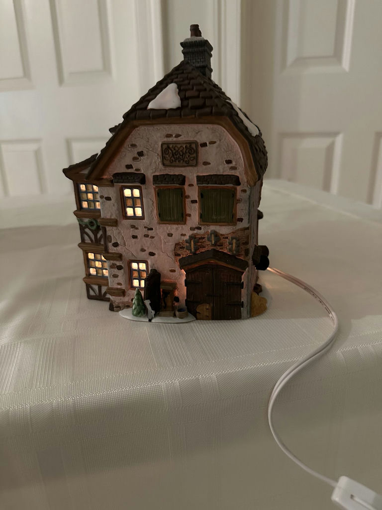 Dickens Village - Sir John Falstaff Inn - image 6 of 7