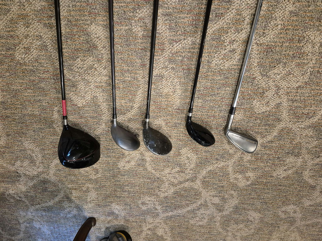 Golf clubs set with woods and irons - image 2 of 6