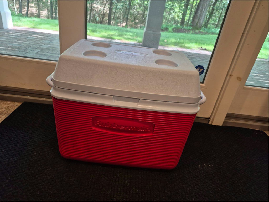 Red Rubbermaid Cooler with White Lid and Cup Holders - image 1 of 3