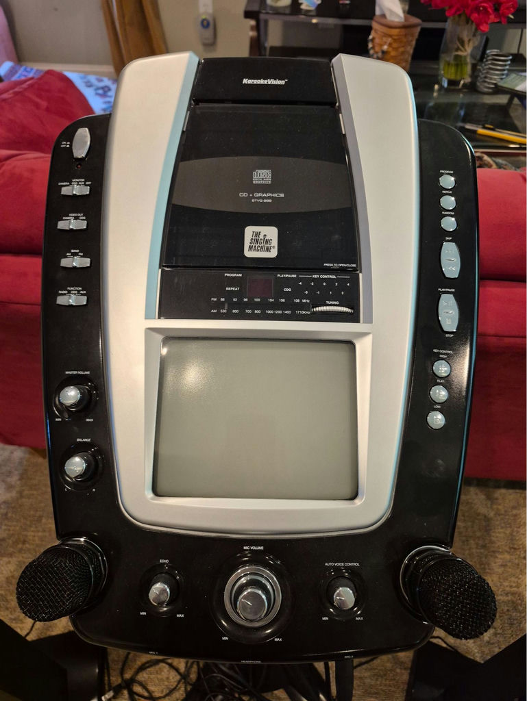 Karaoke machine with two floor-standing speakers - image 2 of 5