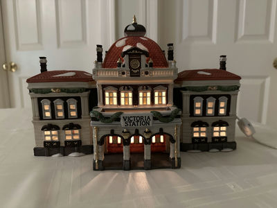 Dickens Village- Victoria Station -  - Image 1 of 7