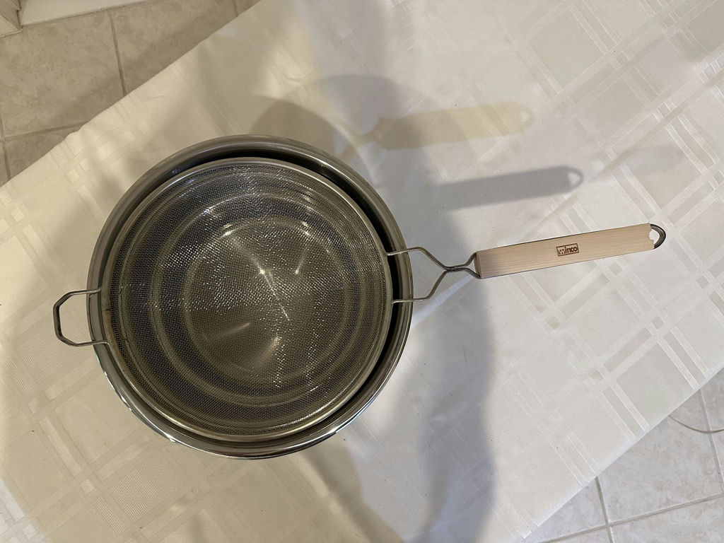 Stainless steel nesting bowls and a metal mesh strainer - image 5 of 5