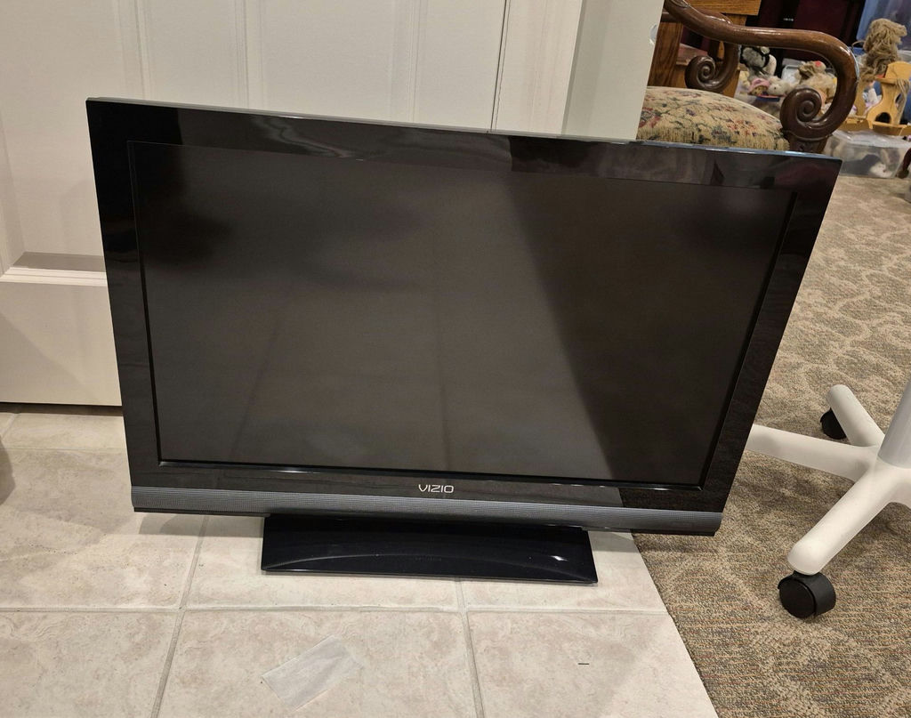 VIZIO E320VA 32" Flat Screen Television with Remote and Power Cable - image 1 of 4