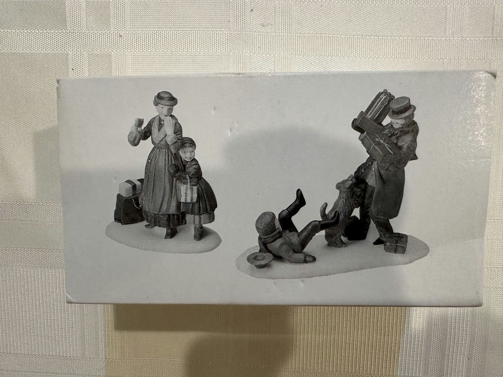 Heritage Village Collection: Don't Drop the Presents! (2) and A Christmas Carol Morning (3) with additional figures - image 4 of 11