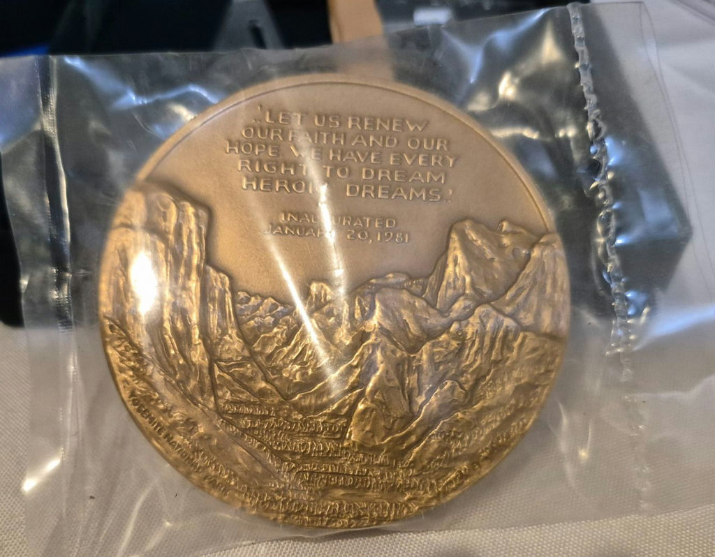 Ronald Reagan United States Mint Commemorative Medal with Presentation Box - image 3 of 3
