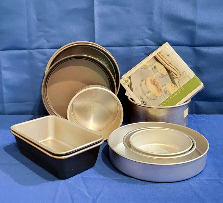 Professional Baking Tins +Cardboard Bases - image 1 of 2