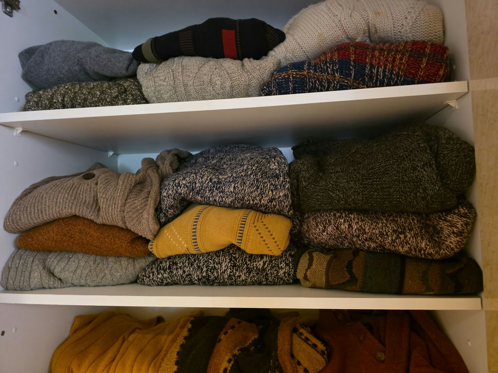Folded Sweaters and Knit Clothing - Massive Assortment - image 9 of 15