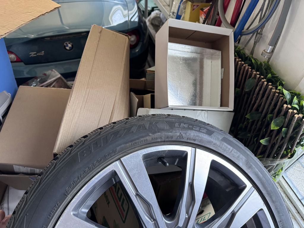 Cadillac Blizzak Snow Tires With rims - image 2 of 5