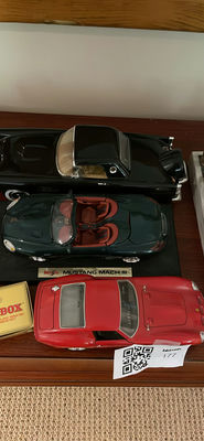 Die-cast scale-model classic cars collection - Image 1 of 5