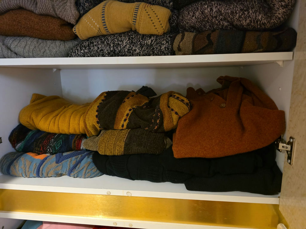 Folded Sweaters and Knit Clothing - Massive Assortment - image 10 of 15