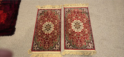 Pair of red Persian-style patterned rugs - Image 1 of 2