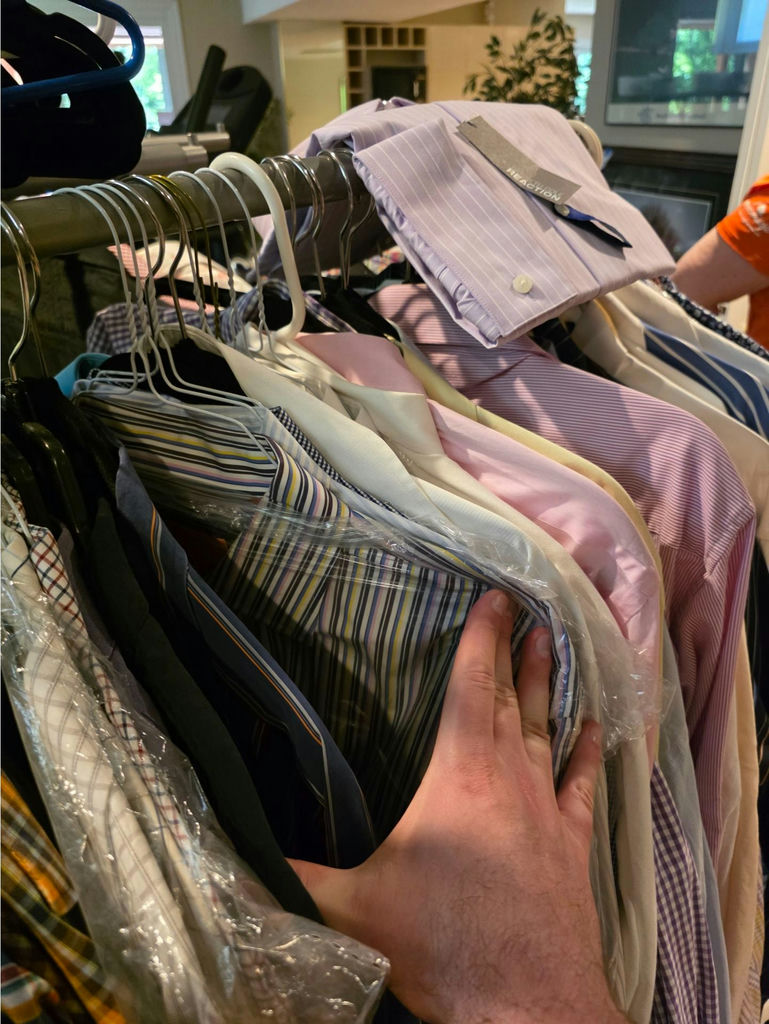 2XL Assorted Men's Dress Shirts and Clothing on Hangers - image 5 of 10