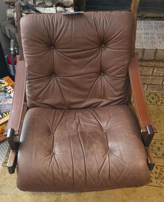 Mid-Century Modern Brown Tufted Lounge Chair - Image 1 of 2