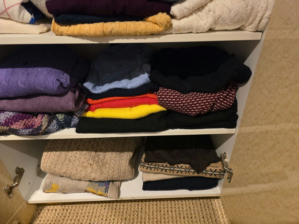 Folded Sweaters and Knit Clothing - Massive Assortment - image 14 of 15