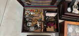 Assorted wristwatches and jewelry - thumbnail 4 of 9