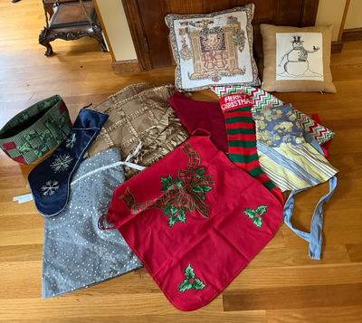 Christmas Linens - Image 1 of 5