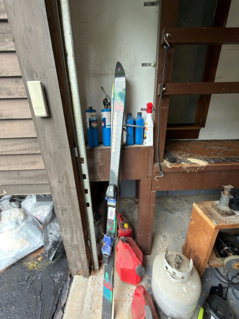 Garage Lot with Skis and CB Radio - image 5 of 5