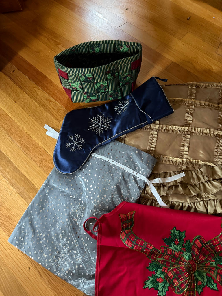 Christmas Linens - image 5 of 5